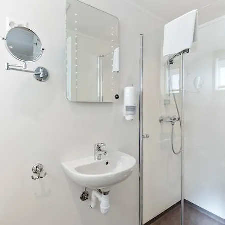מוטל Krogeneslaven Microtel ארנדל