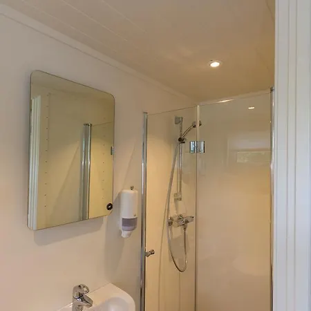 Krogeneslaven Microtel 3* ארנדל